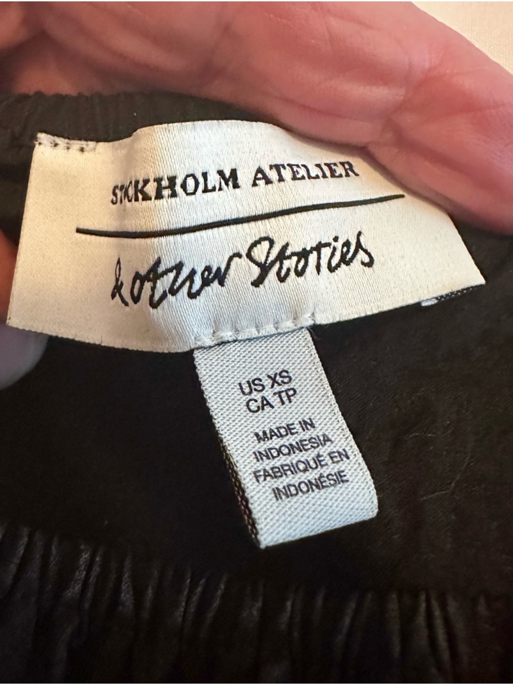 & other stories | gathered/drawcord detail top black - Picture 8 of 9